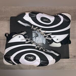 REEBOK SHAQNOSIS SIZE 10 RARE BASKETBALL SHOES